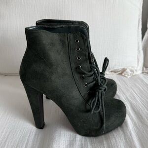 Speed Limit 98 Womens Faux Suede Ankle Lace Up Platform Booties - dark green